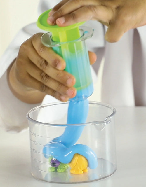 Load image into Gallery viewer, Beaker Creatures Alien Experiment Lab - 18 Pieces Boys and Girls Ages 5, 6, 7+ Science Toys, Science Kit for Kids
